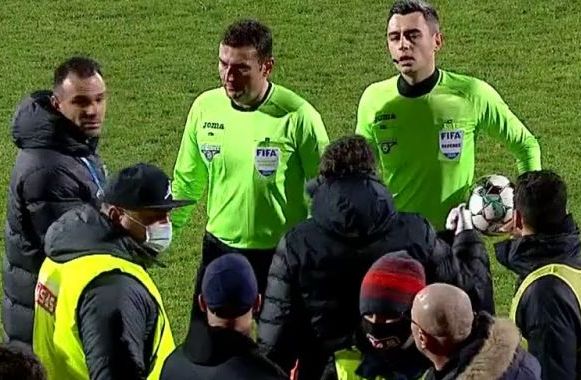 <span style="color:#f00;">Toni Petrea a vorbit despre iesirea sa nervoasa "Am vazut ca se iscase un conflict!"</span> Antrenorul da vina pe calitatea terenului dupa partida de la Sepsi: "Nu ne-a avantajat!"