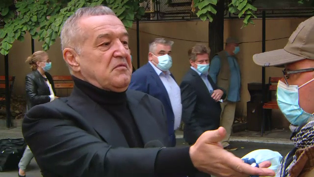 <span style="color:#f00;">Gigi Becali si-a facut planul de REVELION! Unde si-a anuntat familia ca va merge:</span> "Acolo sunt pana la 4 dimineata!"
