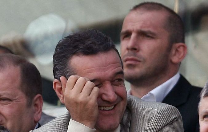 <span style="color:#f00;">"A venit Gigi Becali ca un taifun si mi-a zis asta!" Smarandescu, dezvaluiri senzationale despre colaborarea cu Becali:</span> "Mi-a zis ca il are pe unu, Doru. L-am batut de nu mai stia de el"