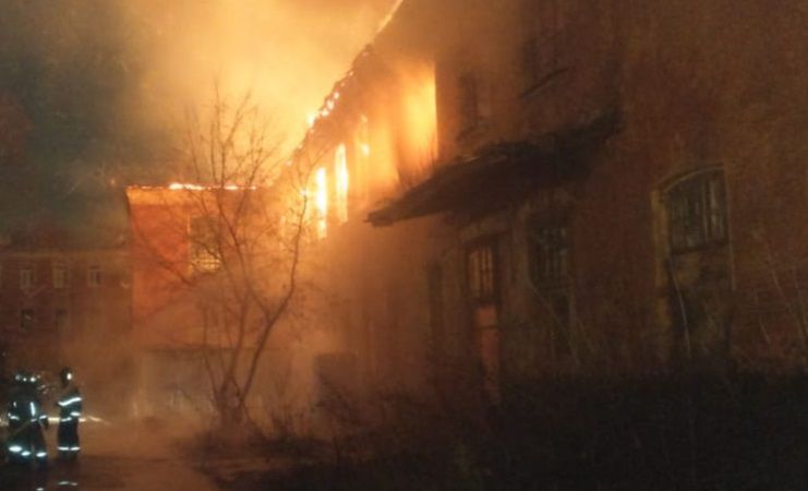 <span style="color:#f00;">Nici in filme nu vezi asa ceva!</span> O fetita de 2 ani, salvata miraculos dintr-un incendiu DEVASTATOR. <span style="color:#f00;">E incredibil cine a fost EROUL</span>