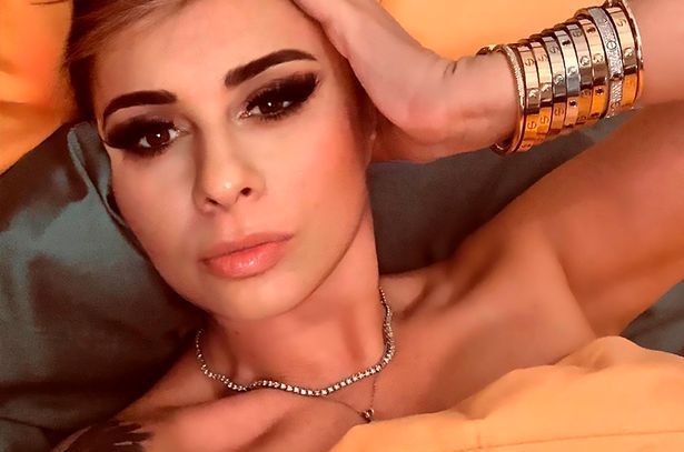 <span style="color:#f00;">"N-as accepta ca fetele mele sa faca ceva porno! Nu le-as ierta!" </span>Ce spune Anamaria Prodan despre imaginile INTERZISE MINORILOR in care a aparut