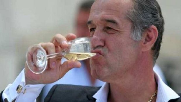 
	&quot;Va sparge piata transferurilor cu o suma de multe zerouri!&quot; Fotbalistul lui Gigi Becali care va dobora toate recordurile din Liga 1! &quot;Cel mai mare pe care il asteapta Romania&quot;
