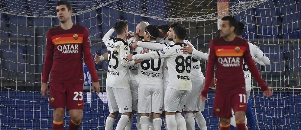 <span style="color:#f00;">IREAL! </span>AS Roma, o noua gafa de proportii!<span style="color:#f00;"> Antrenorul a facut mai multe schimbari decat cele permise si echipa va pierde cu 3-0 la 'masa verde'</span>