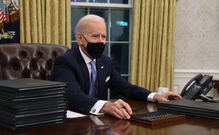 <span style="color:#f00;">Presedintele Biden si-a adus COMOARA in Biroul Oval.</span> Lucrurile PRETIOASE fara de care nu poate sa conduca America
