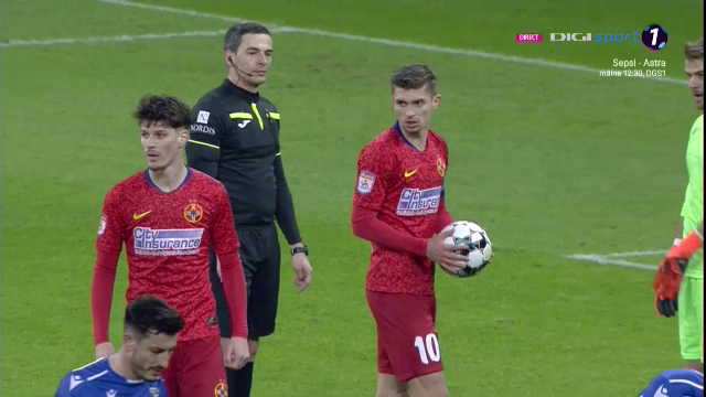 <span style="color:#f00;">"Bat eu? Bat?" "Da, ba, mingea-ncoa!" :</span>)) Moment genial intre Man si Tanase! Amandoi au vrut sa bata penalty-ul! Cum s-a terminat totul