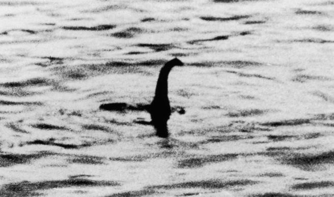 <span style="color:#f00;">MONSTRUL din lac nu mai e SINGUR!</span> Teoria UIMITOARE despre CREATURA misterioasa care iese din apa