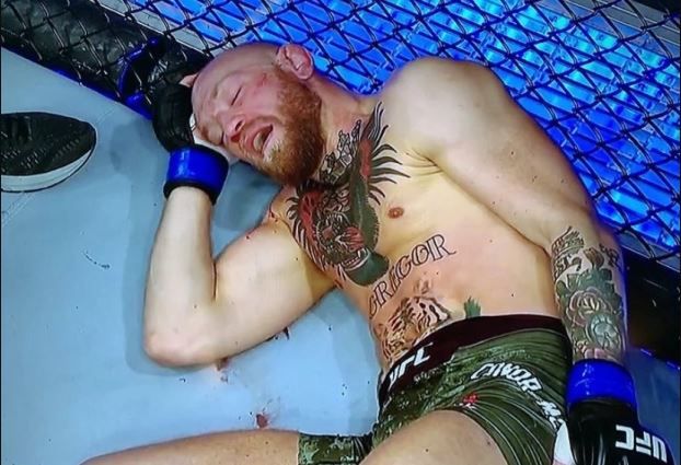 <span style="color:#f00;">Se retrage McGregor dupa bataia crunta pe care a primit-o de la Dustin Poirier?! "Va trebui sa-l fac praf. Asta voi face!"</span> Prima reactie a irlandezului dupa lupta care a socat planeta