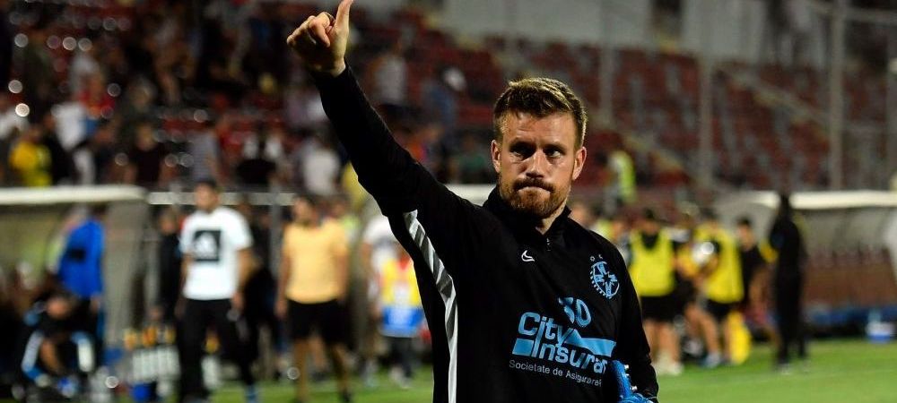 "S-a terminat interviul?!" Moment INCREDIBIL cu Chipciu la interviuri dupa ce a dat gol! Nu mai exista rivalitate in astfel de momente:<span style="color:#f00;"> "M-am gandit la Pintilii, trece prin clipe grele"</span>