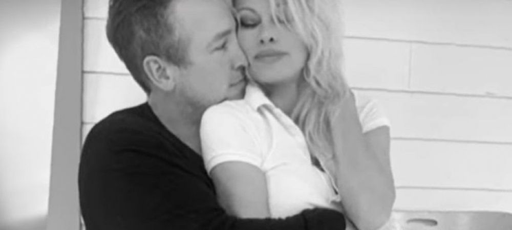 <span style="color:#f00;">Pamela Anderson, asa cum n-a mai fost vazuta niciodata.</span> Imaginile intime care fac inconjurul lumii