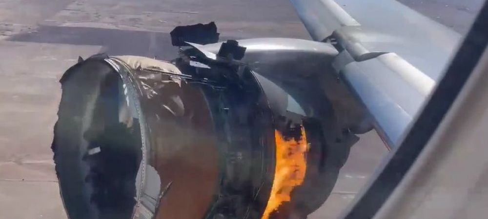 <span style="color:#f00;">Imagini terifiante de la bordul avionului. </span>Motorul a luat foc si a inceput sa cada. <span style="color:#f00;">Resturile, gasite in curtile oamenilor</span>