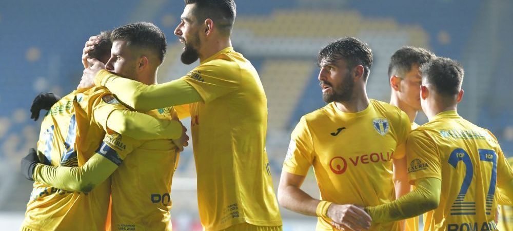 Situatie HALUCINANTA la un club cu traditie din Romania! <span style="color:#f00;">"Sa aduc jucatori? Mai bine dau banii la c***e!" Dezvaluiri incredibile</span>