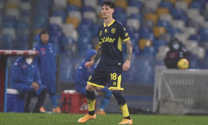 <span style="color:#f00;">"S-au pacalit! Daca au ajuns sa cumpere din Romania..." </span>Dennis Man nu va face fata in Italia?! <span style="color:#f00;">Verdict DUR pentru 'perla' lui Becali</span>