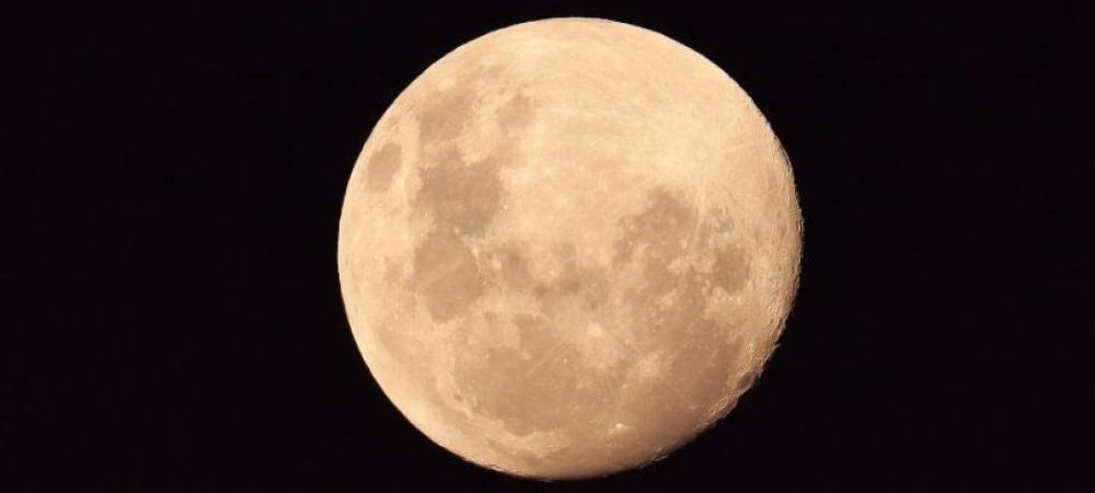 <span style="color:#f00;">Spectacol in toiul noptii: apare "luna de zapada" sau "luna foamei".</span> Ce inseamna si cand poate fi vazuta