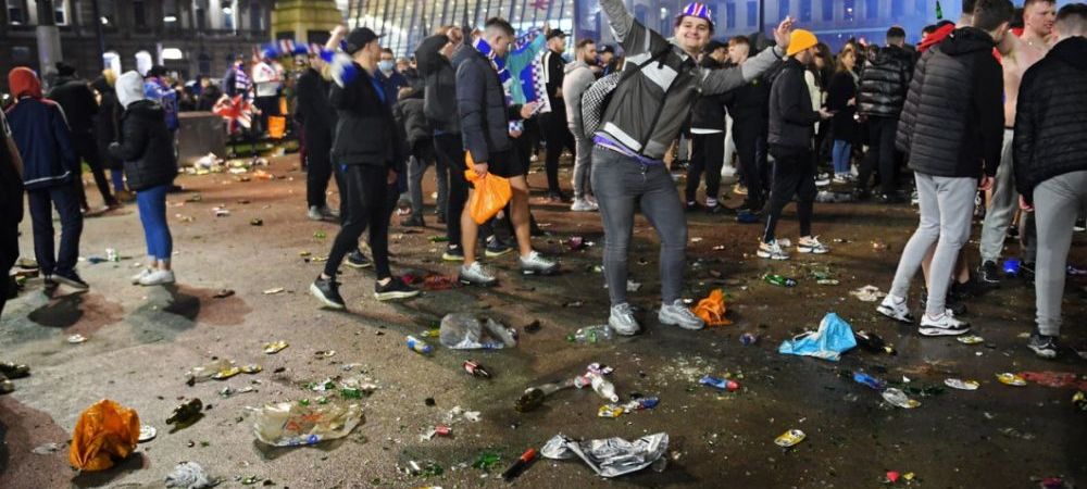 <span style="color:#f00;">Fanii lui Ianis Hagi au lasat un DEZASTRU in urma lor!</span> Cum arata strazile din Glasgow dupa ce suporterii lui Rangers au sarbatorit titlul 