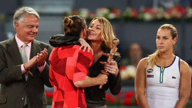 
	&quot;Nadia Comaneci? Un mit pentru Romania!&quot; Simona Halep vrea sa calce pe urmele olimpice ale Nadiei, dar nu inainte sa-l ironizeze din nou pe Cahill: &quot;Darren e ostaticul meu acum!&quot;&nbsp;
