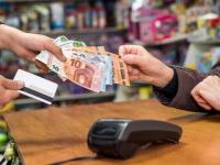 Lovitura pentru romanii care fac cumparaturi cu plata cash. Se va intampla peste 2 luni