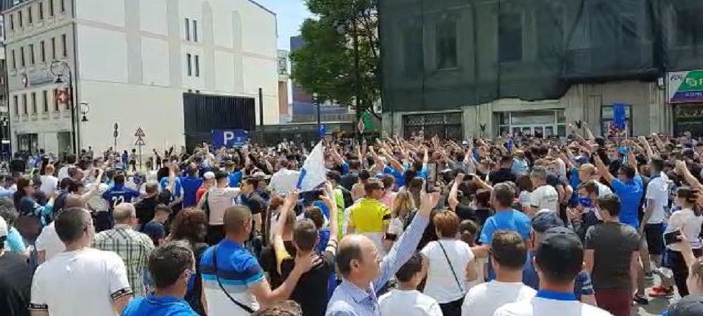 Sarbatoare La Craiova Jucatorii Au Iesit Sa Petreaca Alaturi De Suporteri Cucerirea Cupei Romaniei Imagini Senzationale Sport Ro