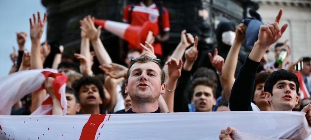 <span style="color:#f00;">O noua tragedie la Euro! </span>S-a prabusit in timp ce se bucura la golul victoriei favoritilor