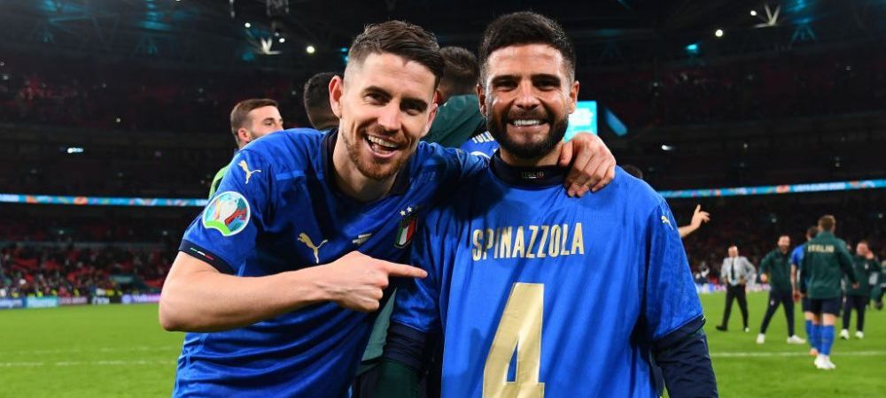 Great gesture from Lorenzo Insigne after qualifying from Italy! The Napoli  winger celebrated wearing Spinazzola's shirt on him