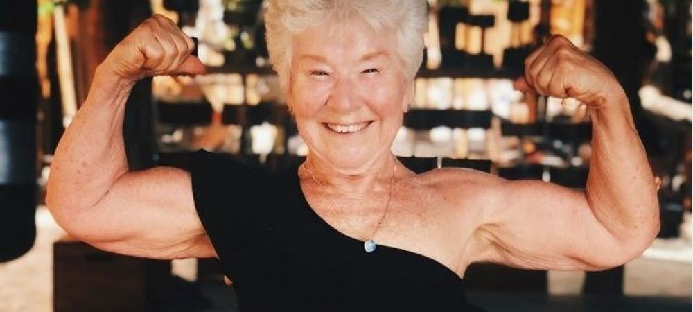 <span style="color:#f00;">O bunicuță e influencer pe internet!</span> E o cunoscută instructoare de fitness, la aproape 75 de ani