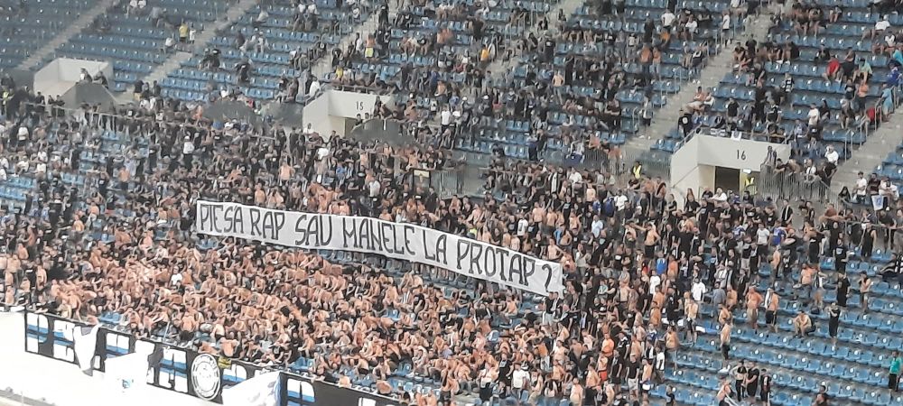 <span style="color:#f00;">„Piesa rap sau manele la proțap? / ConȘtiința voastră e curată?” </span>Duel în bannere între suporteri lui FCU Craiova și Dinamo
