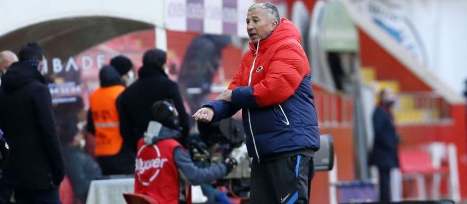 <span style="color:#f00;">Dan Petrescu se poate întoarce în campionatul pe care îl îndrăgește!</span> Antrenorul este curtat de un club important