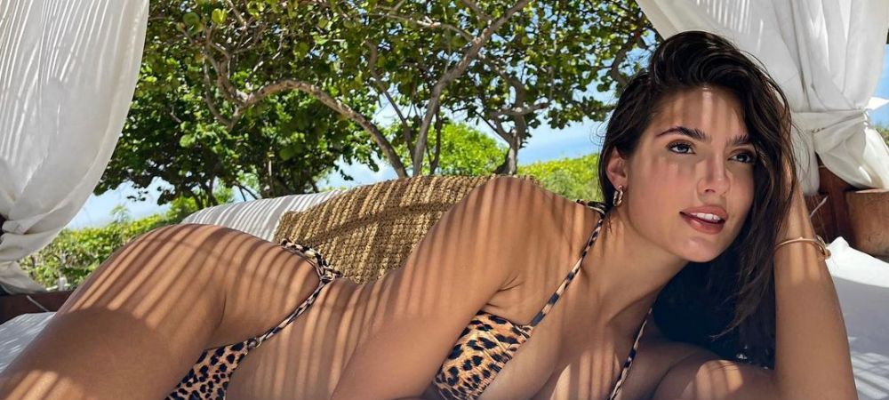 A ales numărul greșit pentru costumul de baie. Toate privirile au fost ațintite spre apariția ei la piscină 