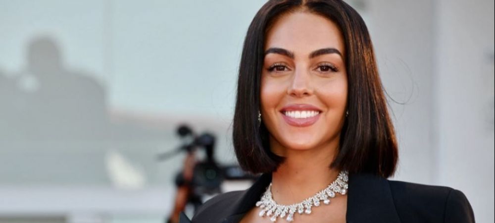<span style="color:#f00;">FOTO |</span> Cristiano Ronaldo și familia au ajuns în Manchester! Cum a fost surprinsă Georgina în timpul zborului