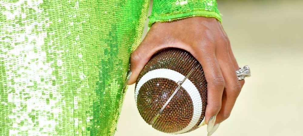 Toți ochii au fost pe ea! Vedeta cunoscută de toată lumea care a purtat un inel cu 712 de diamante la MET Gala 