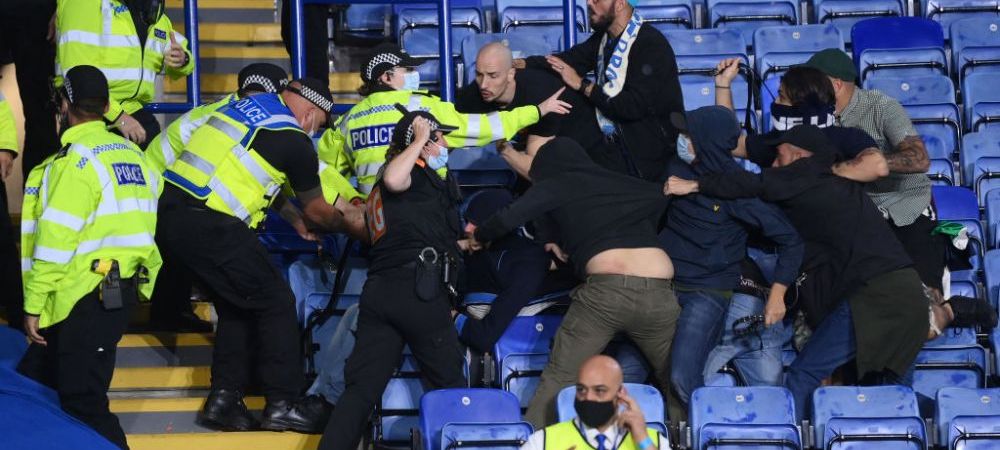 Bătaie pe ”King Power”! Violențe între fanii lui Napoli și poliția britanică după meciul cu Leicester