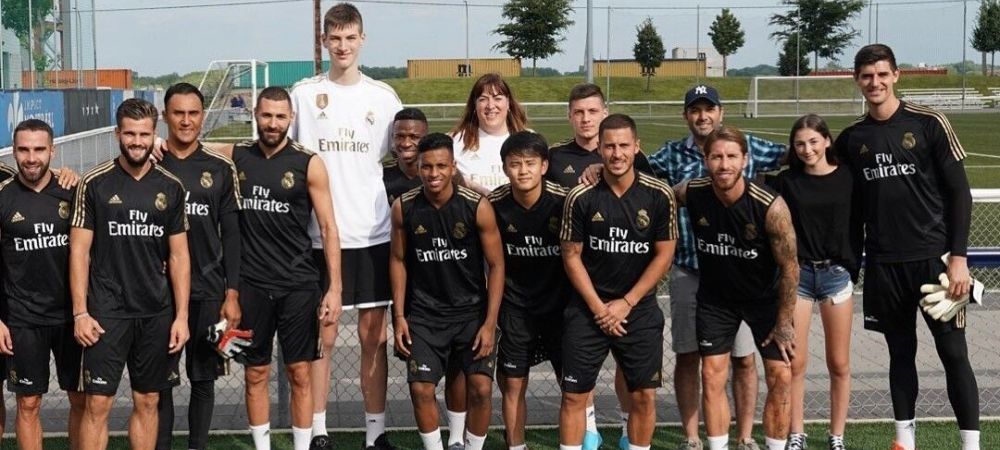 Cel mai înalt adolescent din lume a jucat la Real Madrid! Ce înălțime are la 15 ani