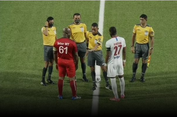A fost luptător de gherilă, a jefuit bănci și are 50 de copii. Vicepreședintele țării a debutat la 61 de ani în Liga Campionilor