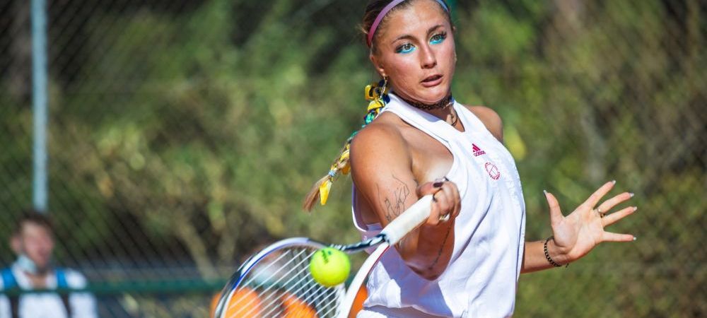 Tenis exploziv și un look nemaivăzut. Andreea Prisăcariu, apariție surprinzătoare în circuitul ITF: ce machiaj a purtat