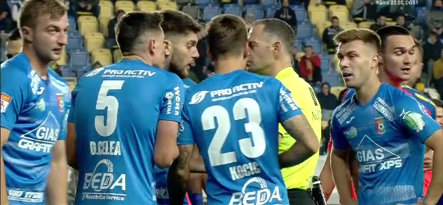 „Crețu a recunoscut că nu l-a atins!” Jucătorii Chindiei Târgoviște acuză arbitrul după înfrângerea cu FCSB 