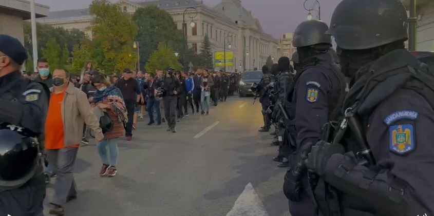 Imagini incredibile din Craiova! „Arsenalul” fabulos confiscat de jandarmi înaintea meciului FCU - CSU