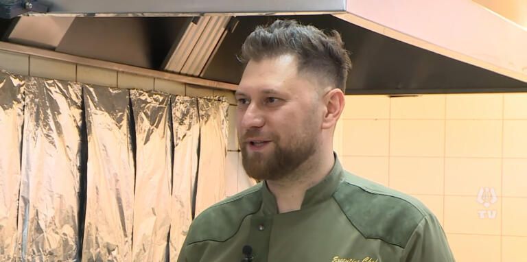 Fostul câștigător Masterchef a ajuns bucătarul echipei naționale: ”Mirel Rădoi a venit la mine și mi-a strâns mâna”